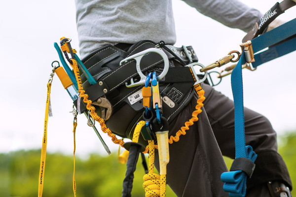 3M DBI-SALA Verbindungsmittel, gummiertes Spiralband, 2 Twist-Lock Karabiner, 1 x Drehwirbel, Länge: 13 cm bis 157 cm, max. 2,3 kg Belastung, 1500160