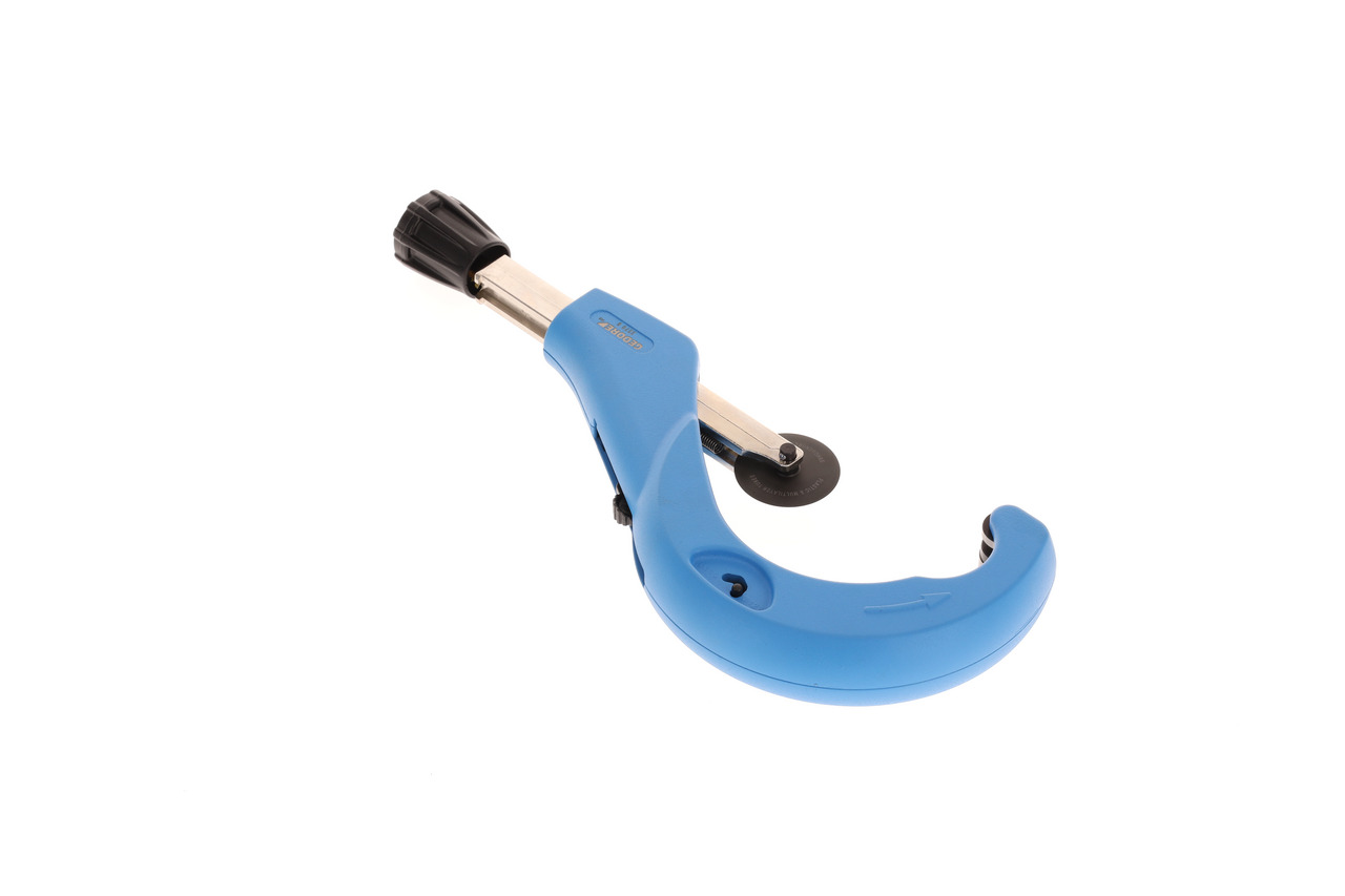 Pipe cutter for plastic and composite pipes