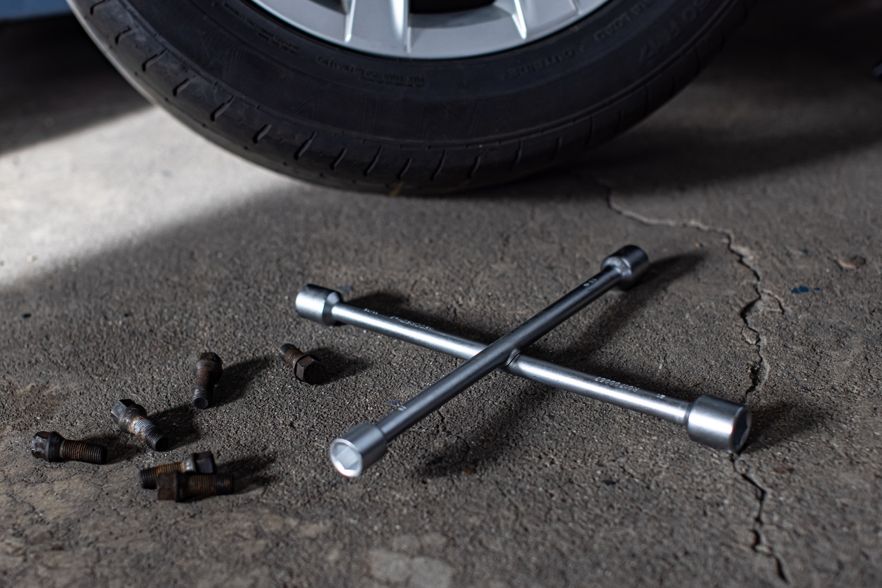 4way wheel wrench size17x19x21x11/16