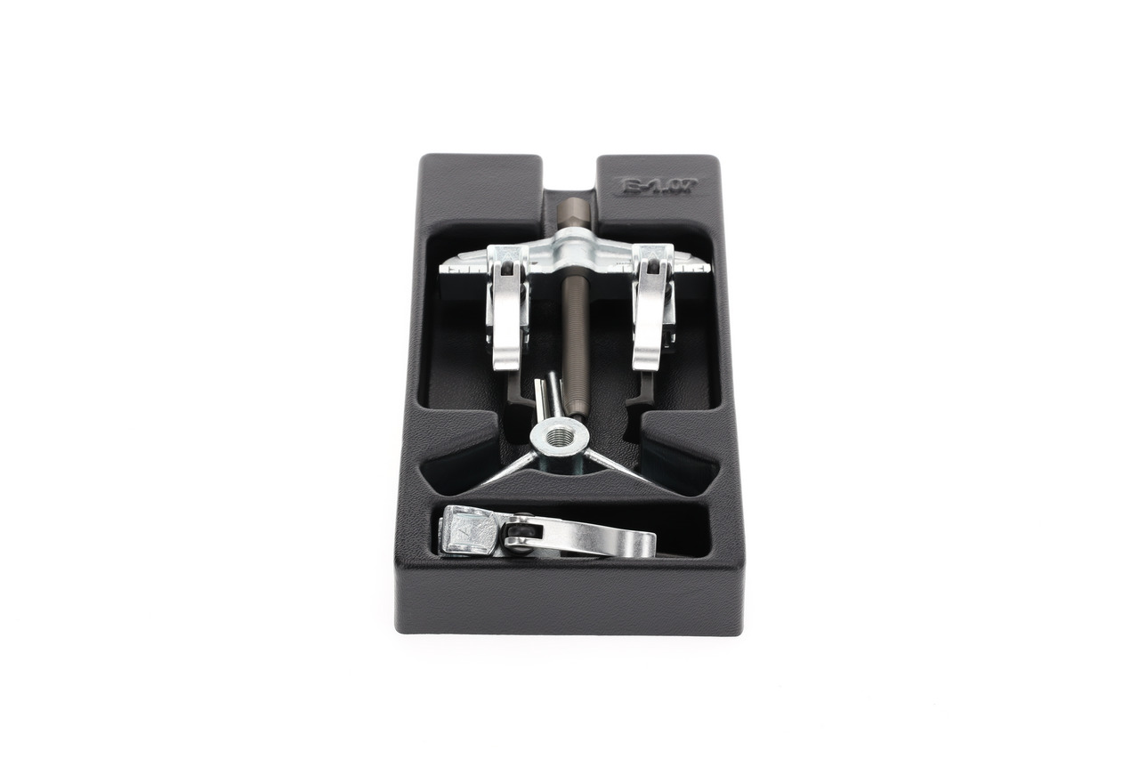 Tool module puller with 3 legs