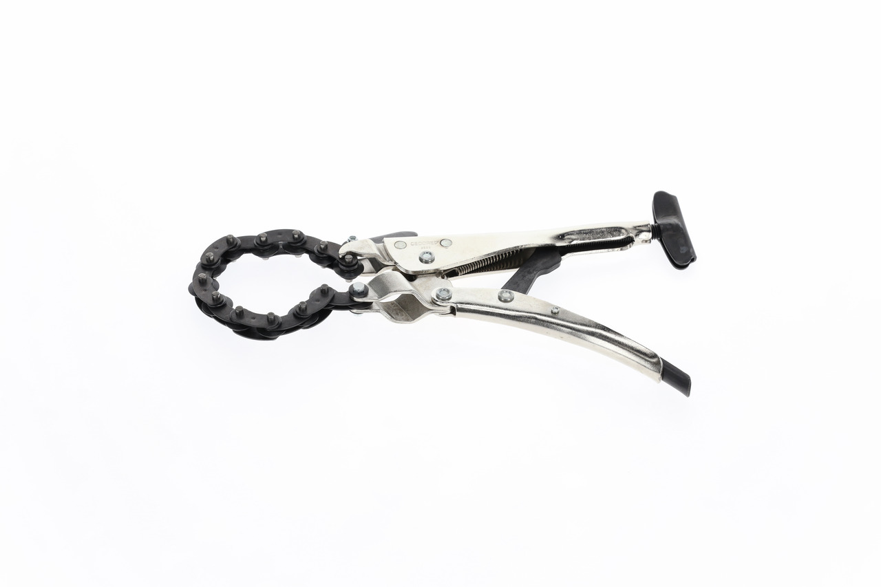 Chain pipe cutter