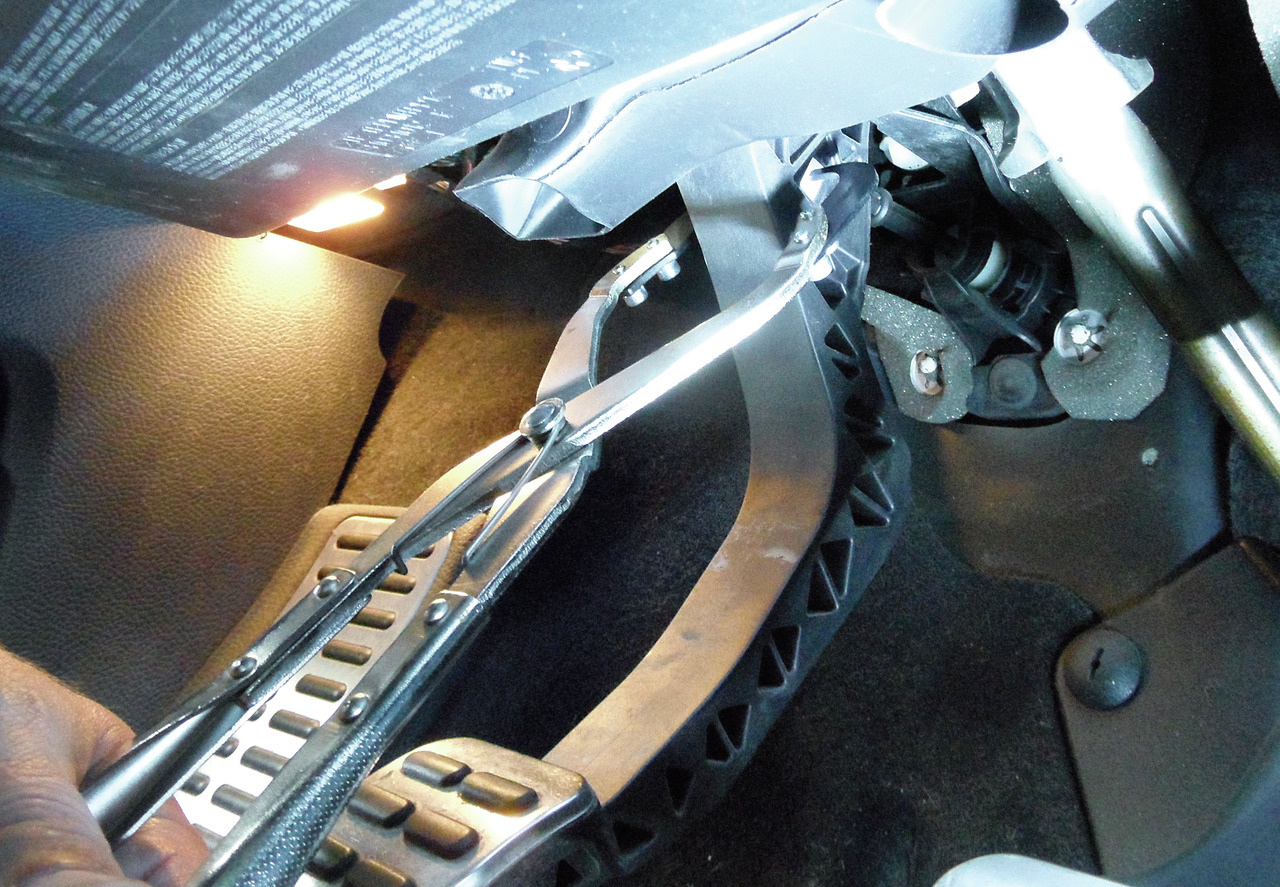 Pliers for Clutch Master Cylinder Piston Rod$
