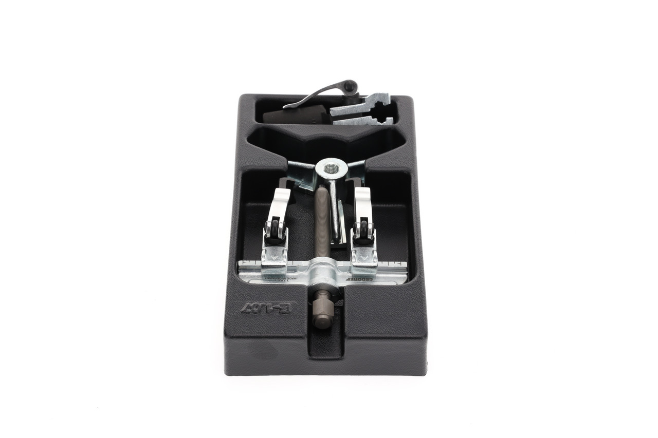Tool module puller with 3 legs