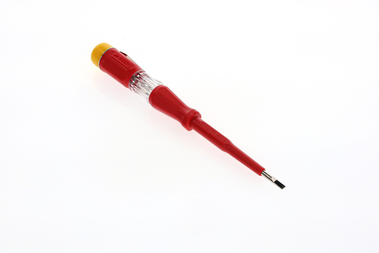 Voltage tester