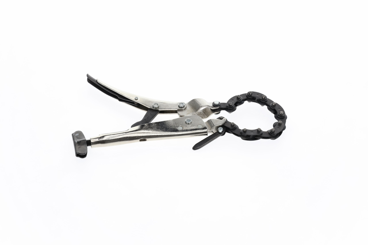 Chain pipe cutter