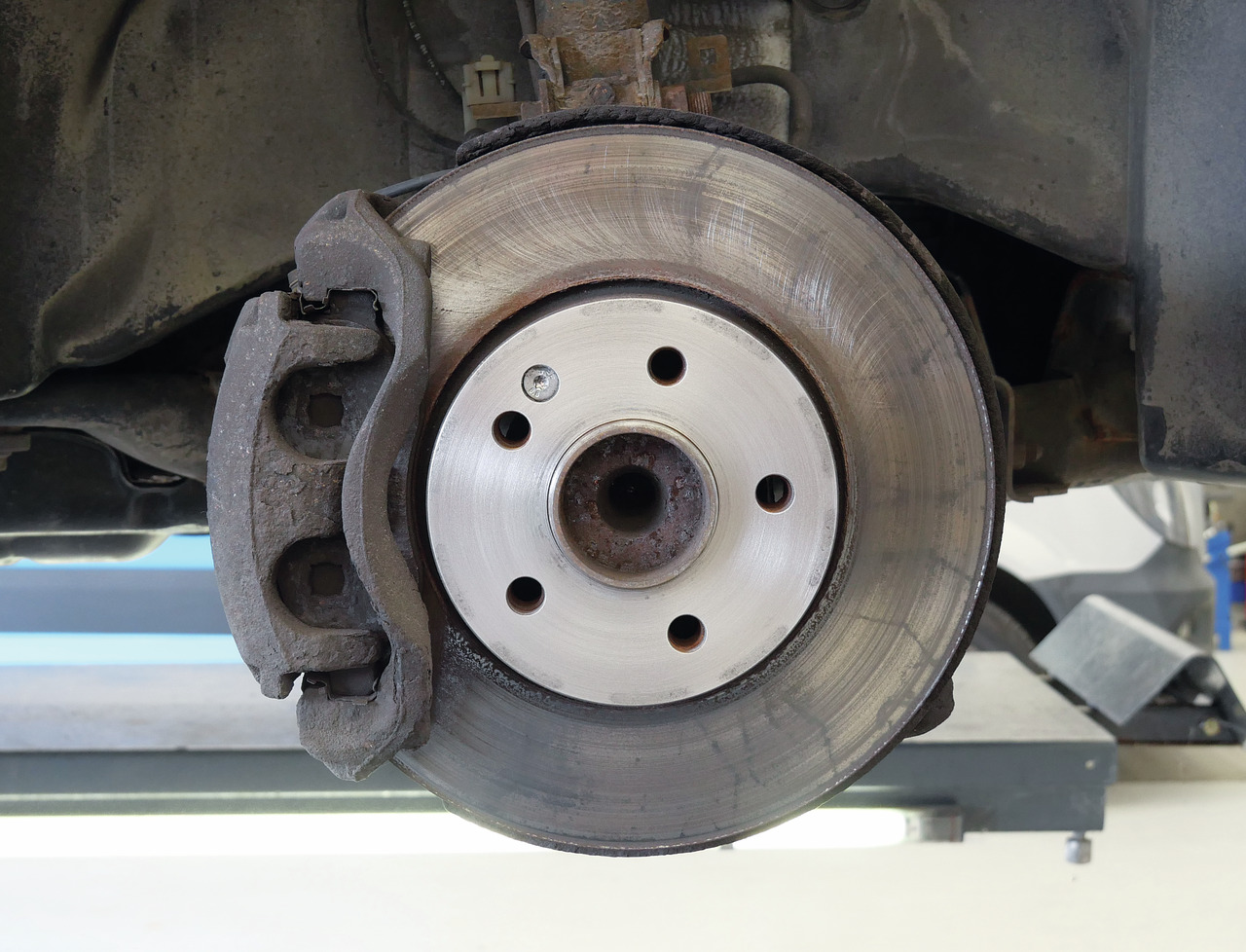 Wheel hub/rim flange grinder