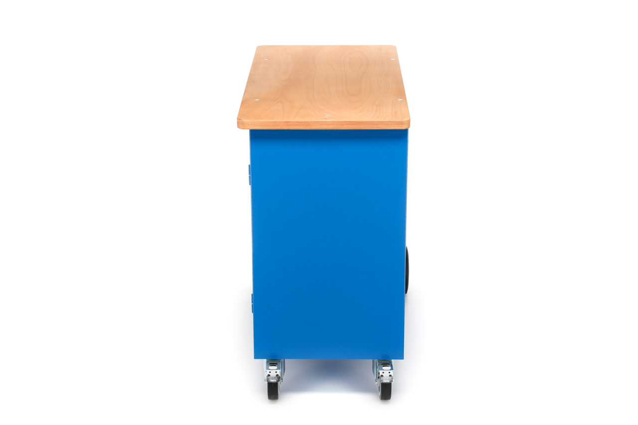 Mobile workbench with 9 drawers