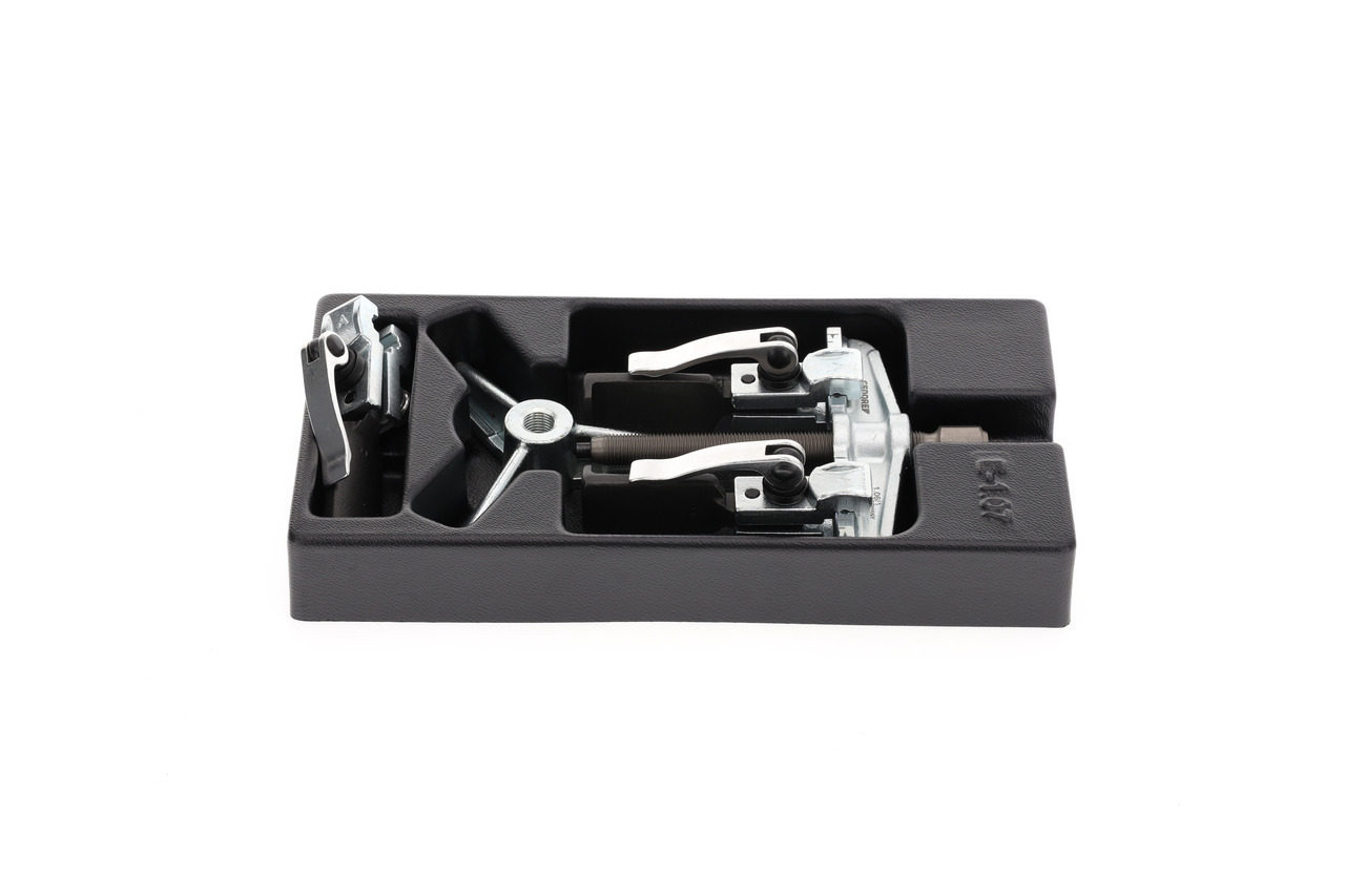 Tool module puller with 3 legs