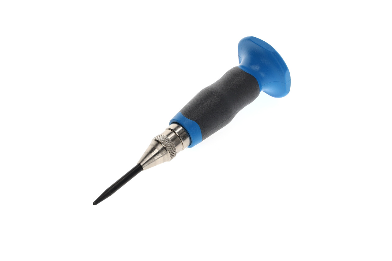 Automatic centre punch with tip